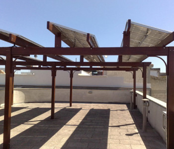 Pergola-piana-mod.-150-con-supporti-per-pannelli-fotovoltaici